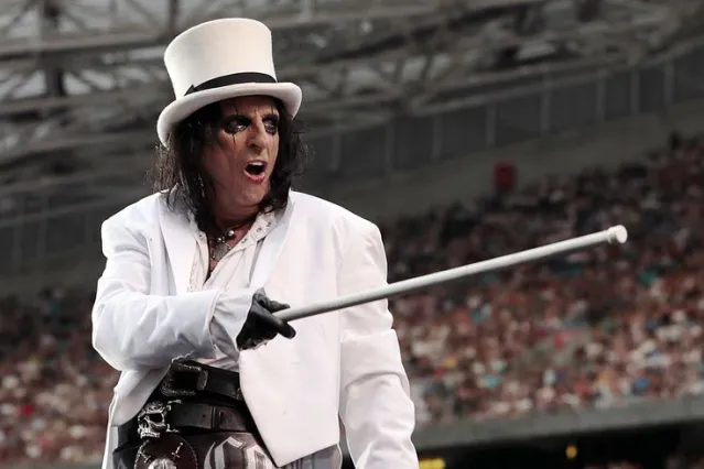 Quel est le nom de naissance d'Alice Cooper ?