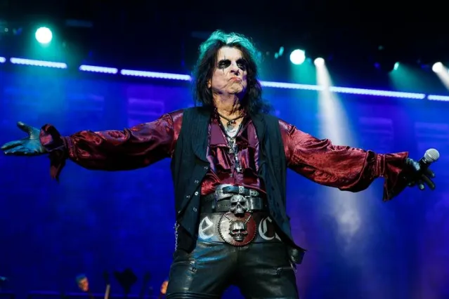 Quelle est la chanson emblématique d'Alice Cooper qui célèbre la fin de l'année scolaire ?