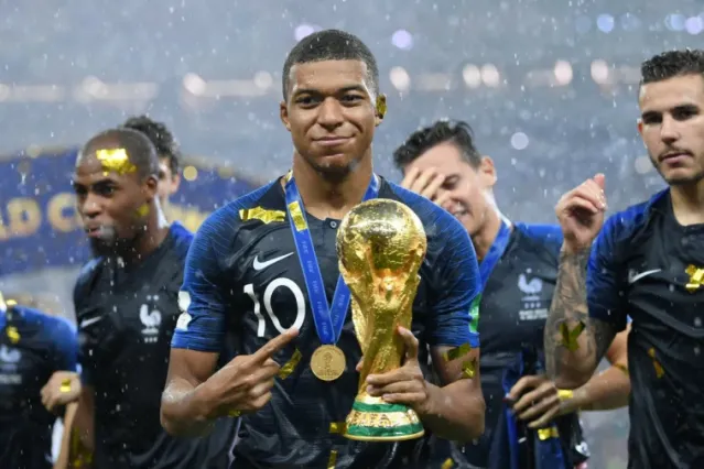 En quelle année Kylian Mbappé a-t-il remporté la Coupe du Monde avec l'équipe nationale française ?