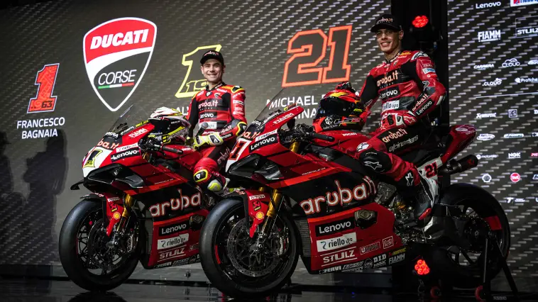 Quel est le nom de la moto de compétition de Ducati qui a remporté plusieurs titres en Superbike ?