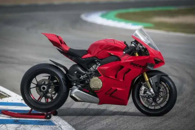 Quel est le modèle de Ducati qui a été désigné comme le "superbike ultime" ?