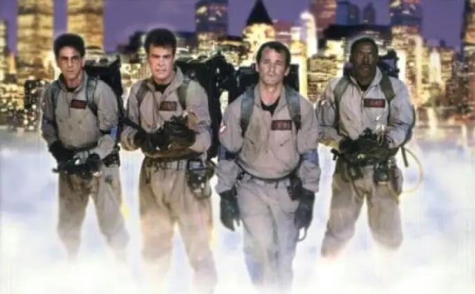 Qui est le premier client des Ghostbusters dans le film ?