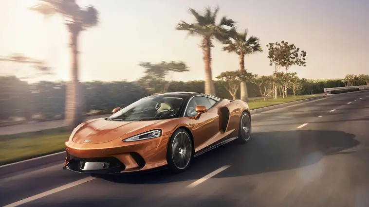 Quelle est la vitesse maximale annoncée de la McLaren GT ?