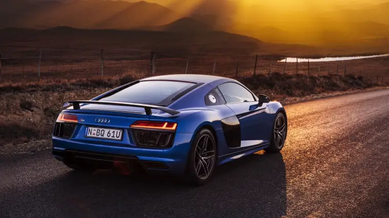 Quel est le type de moteur qui a fait ses débuts avec l'Audi R8 ?