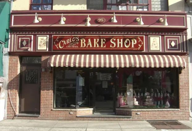 Qui est le fondateur original de Carlo's Bakery ?