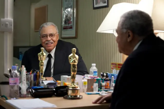 Quel prix prestigieux James Earl Jones a-t-il reçu en reconnaissance de sa carrière d'acteur en 2011 ?