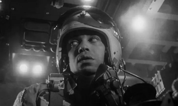 James Earl Jones a débuté sa carrière d'acteur dans les années 60. Dans quel film a-t-il fait ses débuts au cinéma en 1964 ?