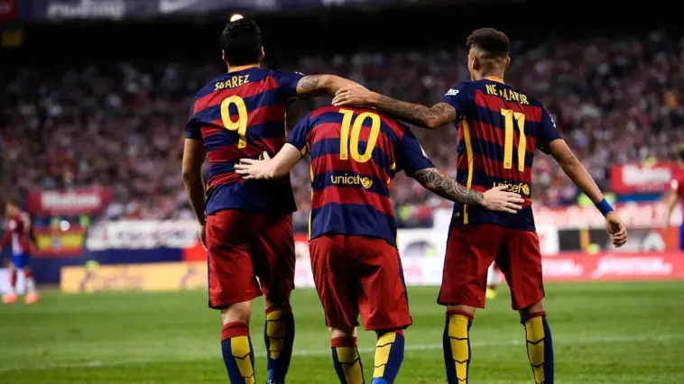 Quel entraîneur dirigeait le FC Barcelone lorsque le trio MSN a remporté le triplé en 2015 ?