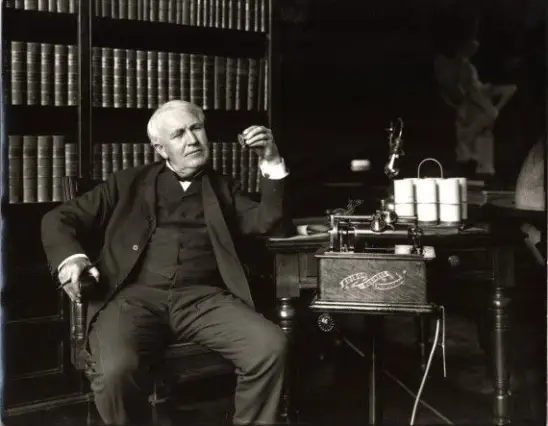 Quelle est l'invention majeure pour laquelle Thomas Edison est principalement connu ?