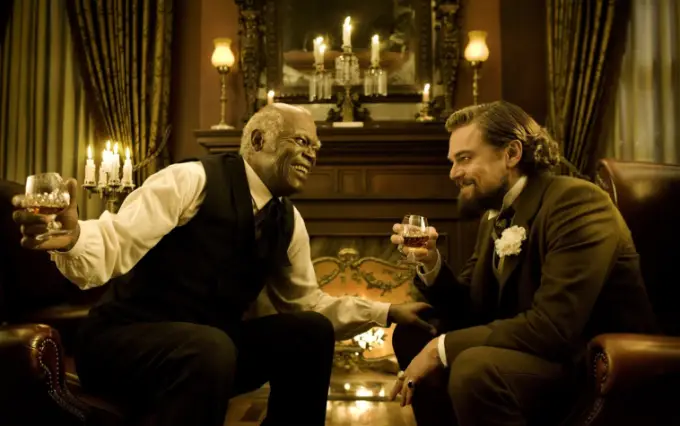 Avec quel réalisateur Samuel L. Jackson a-t-il collaboré dans plusieurs films, notamment Pulp Fiction et Django Unchained ?