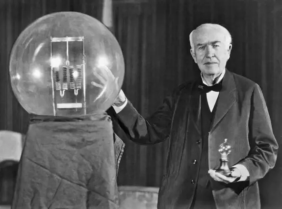 Quel était le surnom d'Edison en raison de sa propension à travailler tard dans la nuit ?