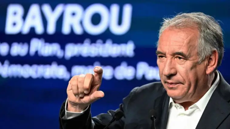 François Bayrou a été maire de quelle ville ?